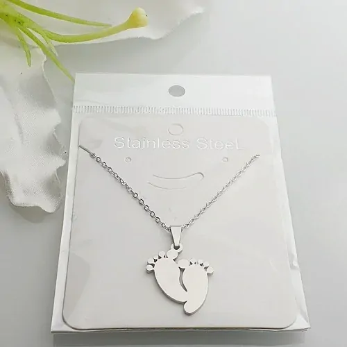 Dámský ocelový řetízek s přívěskem nohy – stylový šperk 