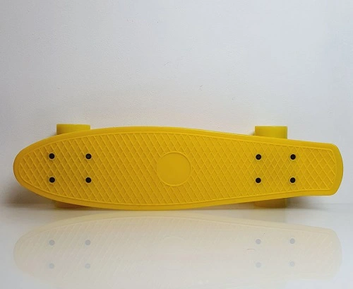 Pennyboard 22" s protiskluzovou deskou – žlutý, délka 55 cm