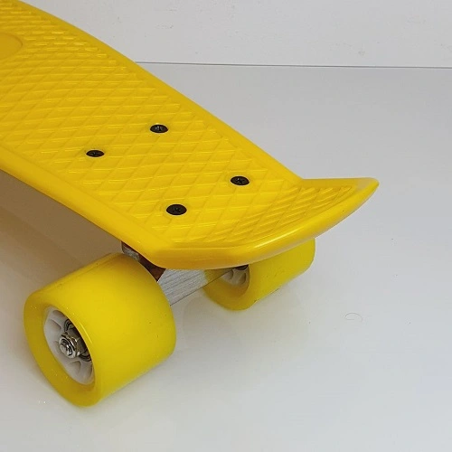 Pennyboard 22" s protiskluzovou deskou – žlutý, délka 55 cm