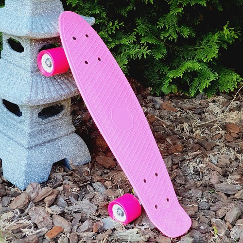 Pennyboard 22" s protiskluzovou deskou – růžový, délka 55 cm