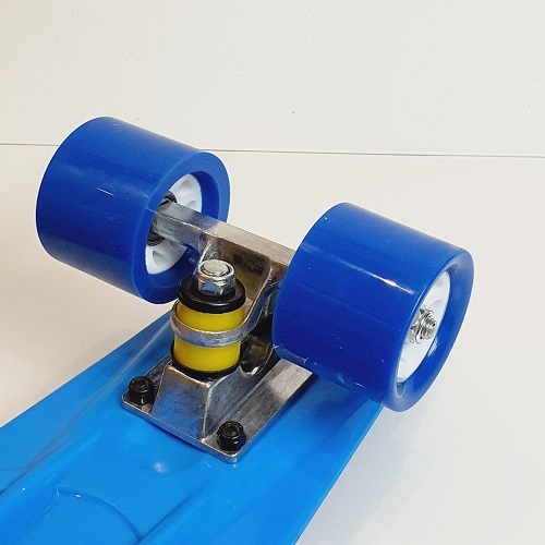 Pennyboard 22" s protiskluzovou deskou – modrý, délka 55 cm
