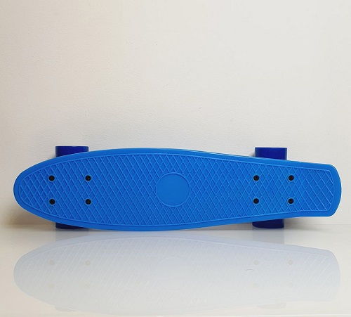 Pennyboard 22" s protiskluzovou deskou – modrý, délka 55 cm