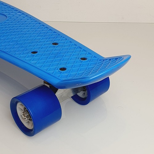 Pennyboard 22" s protiskluzovou deskou – modrý, délka 55 cm