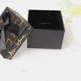 Dárková krabička kostka - nápisy černá