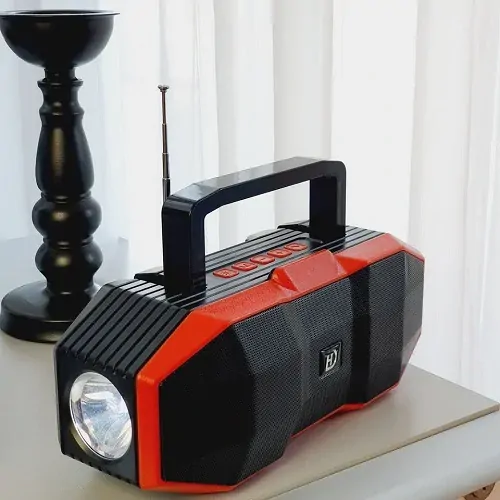 Bezdrátový Bluetooth reproduktor D07 červený: FM rádio, svítilna, 5W