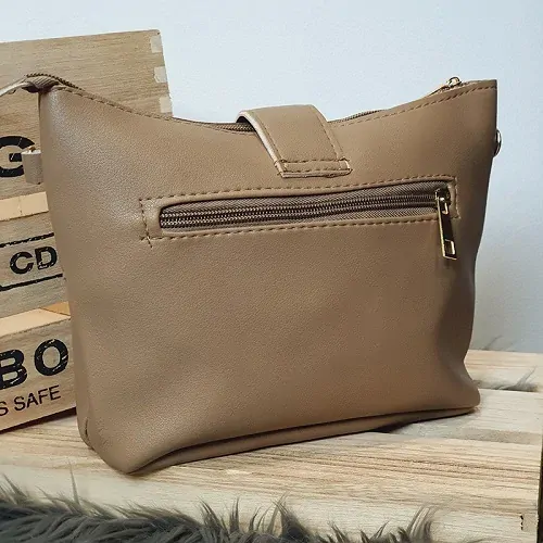 Dámská crossbody kabelka s vyřezávaným efektem 