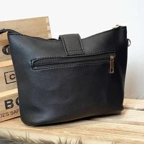 Dámská crossbody kabelka s vyřezávaným efektem 
