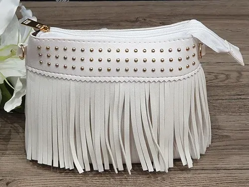 Dámská crossbody kabelka s třásněmi