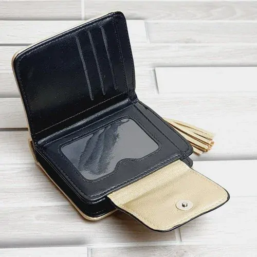 Dámská zlatá peněženka – elegantní peněženka pro ženy s dostatkem přihrádek