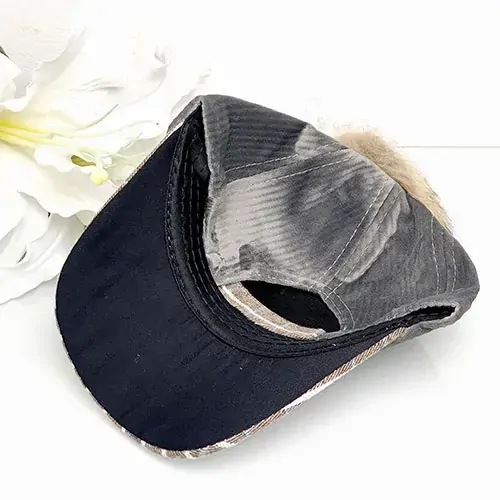 Dětská kšiltovka do chladného počasí - béžová s bambulí