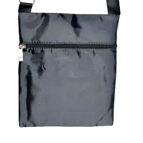 Sportovní crossbody taška se čtyřmi kapsami na zip - černá