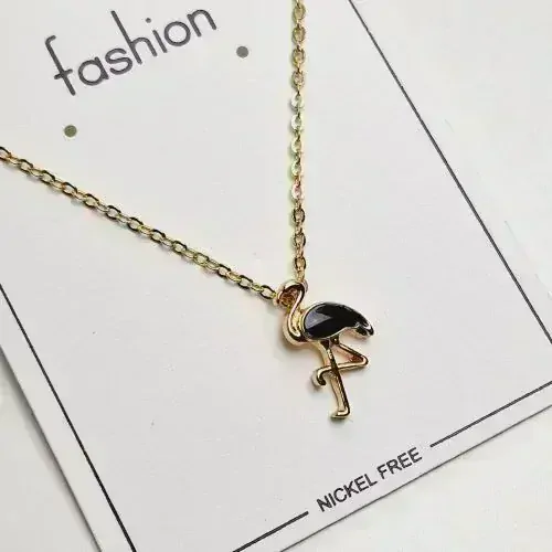 Dámský řetízek s přívěskem ve tvaru plameňáka - zlatý