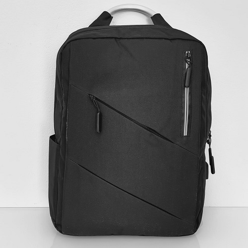 Polstrovaný batoh na 15,6" notebook s USB portem - černý