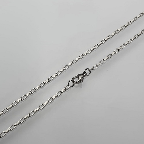 Ocelový řetízek ve stříbrné barvě – obdélníčkový vzor 3 mm