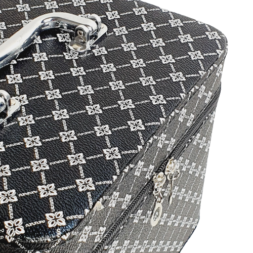 Kosmetický kufřík s elegantním monogramem - černý