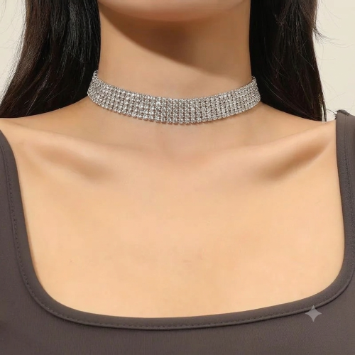 Elegantní štrasový náhrdelník choker s kamínky, 5 řad – stříbrný