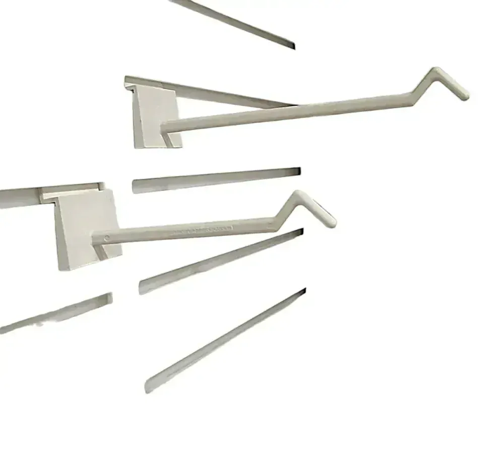 Plastový hák pro slat panel - dlouhý