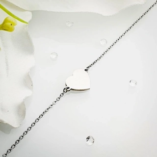 Dámský ocelový náramek se srdcem – elegantní šperk z chirurgické oceli