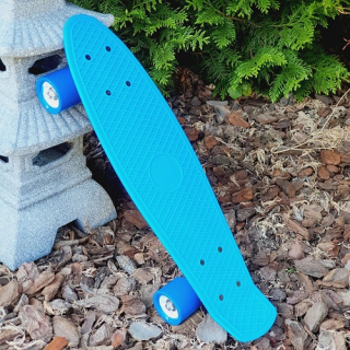 Pennyboard 22" s protiskluzovou deskou – modrý, délka 55 cm