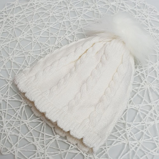 Dětská zateplená čepice s bambulí – bílá pro kojence