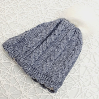 Teplá dětská čepice s bambulí – zateplená kojenecká čepička šedá