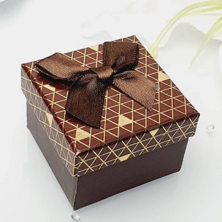 Dárková krabička kostka – hnědá, stylové balení dárků