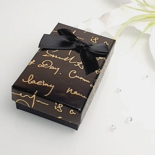 Dárková černá krabička obdélník s nápisy – elegantní balení šperků