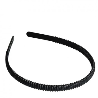 Plastová čelenka černá lesklá s pruhy – vlasový doplněk