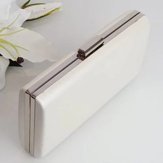 Společenská kabelka s kovovým rámem - světle béžová