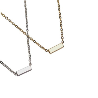 Dámský řetízek s přívěskem ve tvaru obdelníku