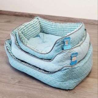 Pelíšek pro psy a kočky – modrý s motivem koleček, S, M, L